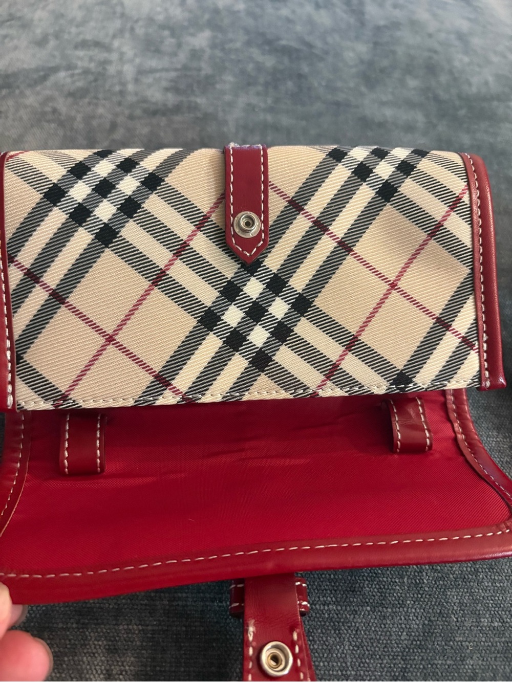 Authentic Burberry - Picture 2 of 6